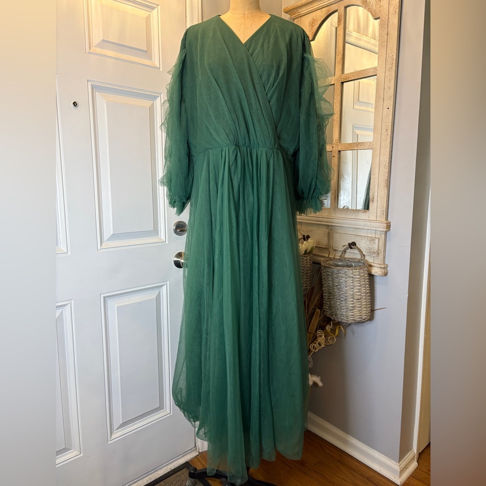 Dainty Jewell’s Charmed to meet you dress Emerald Long Sleeve‎ Dress Size 4XL